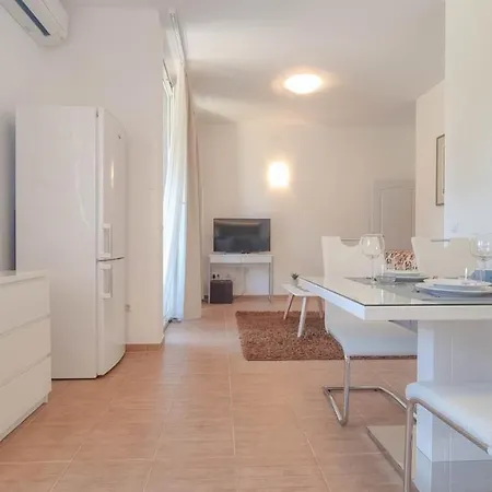 Lea Apartman Novigrad Istria